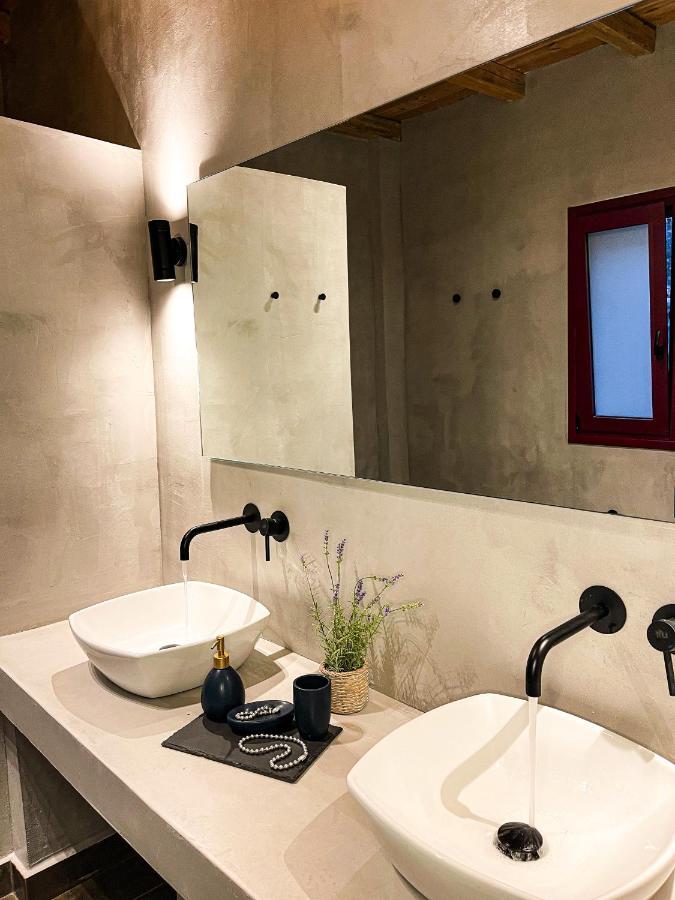 Modern Stone Villas With Swimming Pool Alivérion Exterior foto