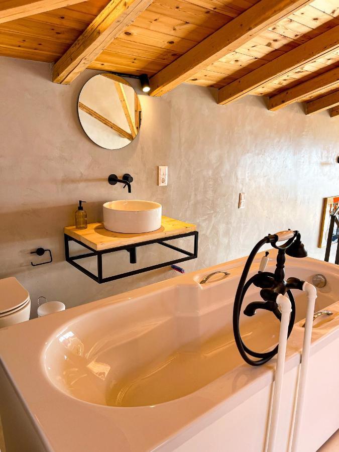 Modern Stone Villas With Swimming Pool Alivérion Exterior foto
